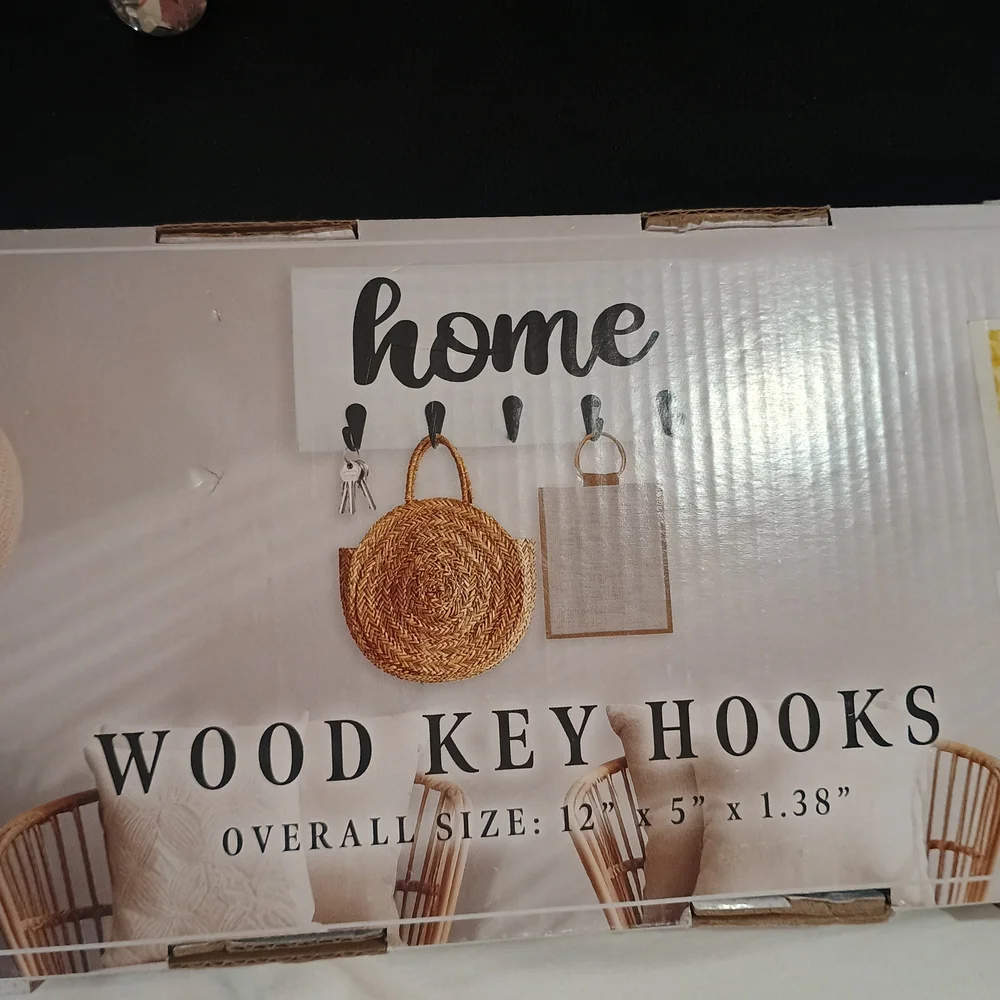 New Premier Home Elegant Black & White 'Keys Please' Wall Hook Size 12x5